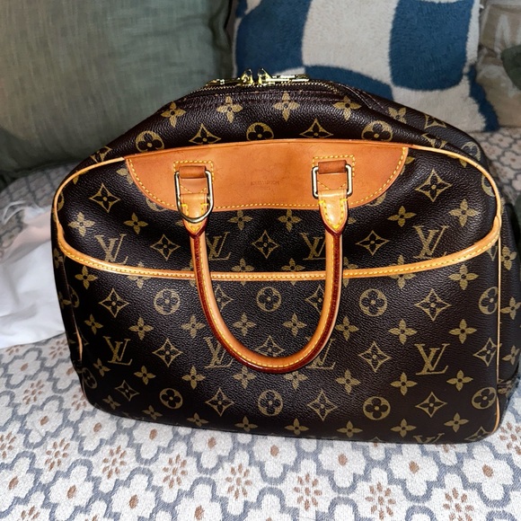 Louis Vuitton Handbags - Louis Vuitton Authentic Monogram Vintage Deauville Vanity Bag Purse